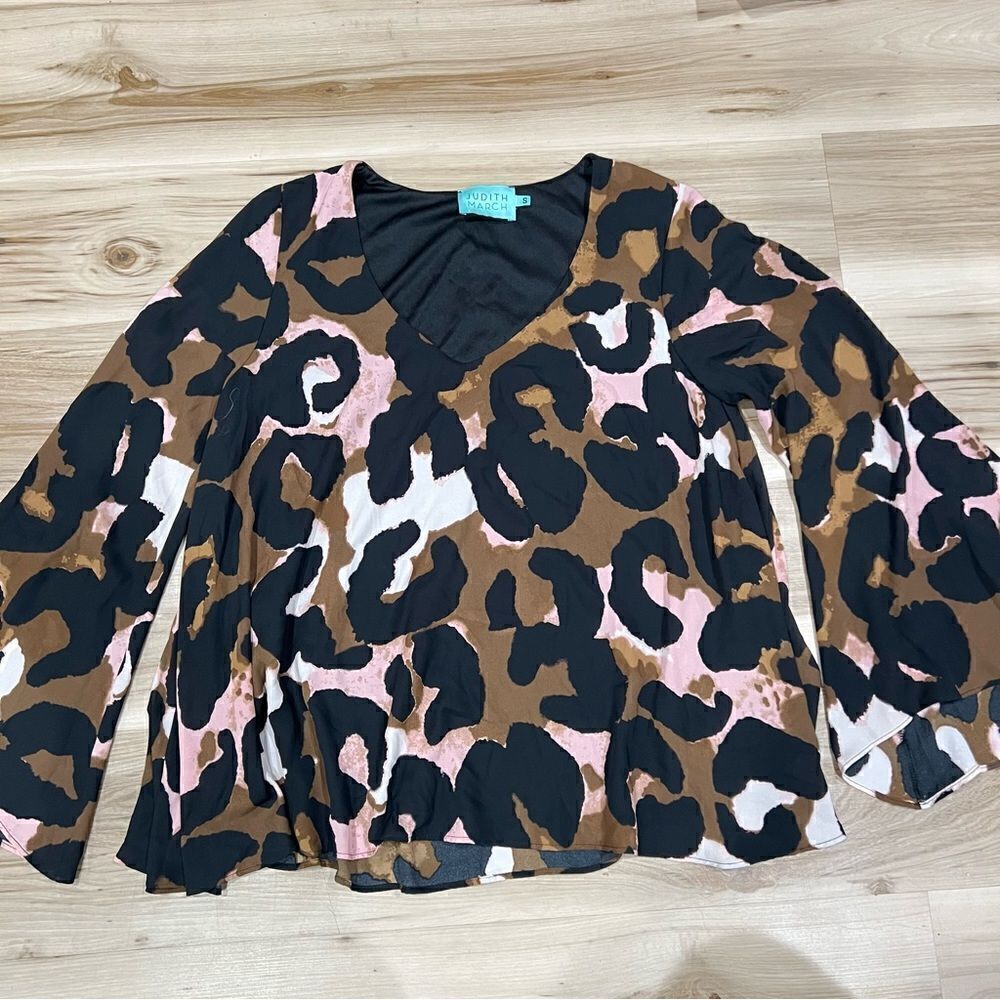 Judith March Leopard Print Bell Sleeve Blouse Top Women’s Small